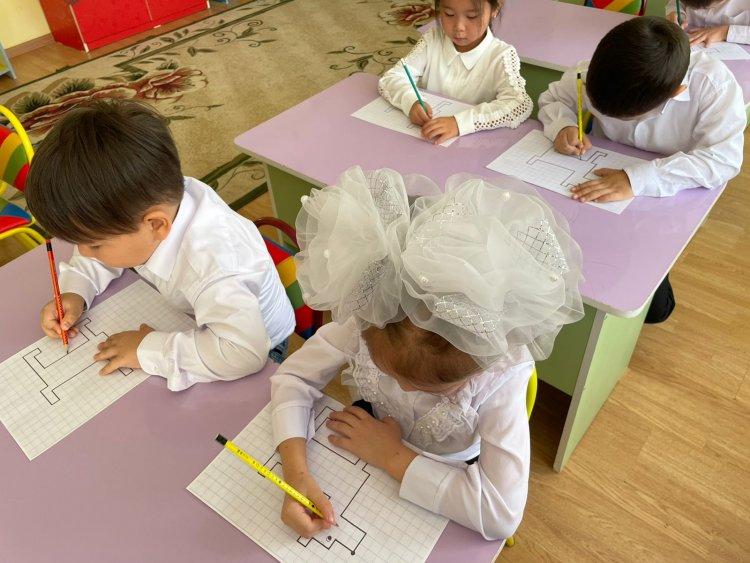 Қалалық "Педагогикалық инновациялық технологиялар жәрменкесі" байқауына қатысушы педагог Есмурзаева Л.А.